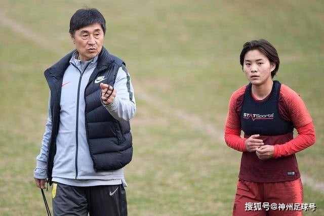 曼联爆冷不敌升班马，卡里克能撑到圣诞吗？